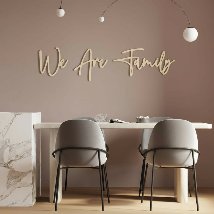 3D Schriftzug „We Are Family"