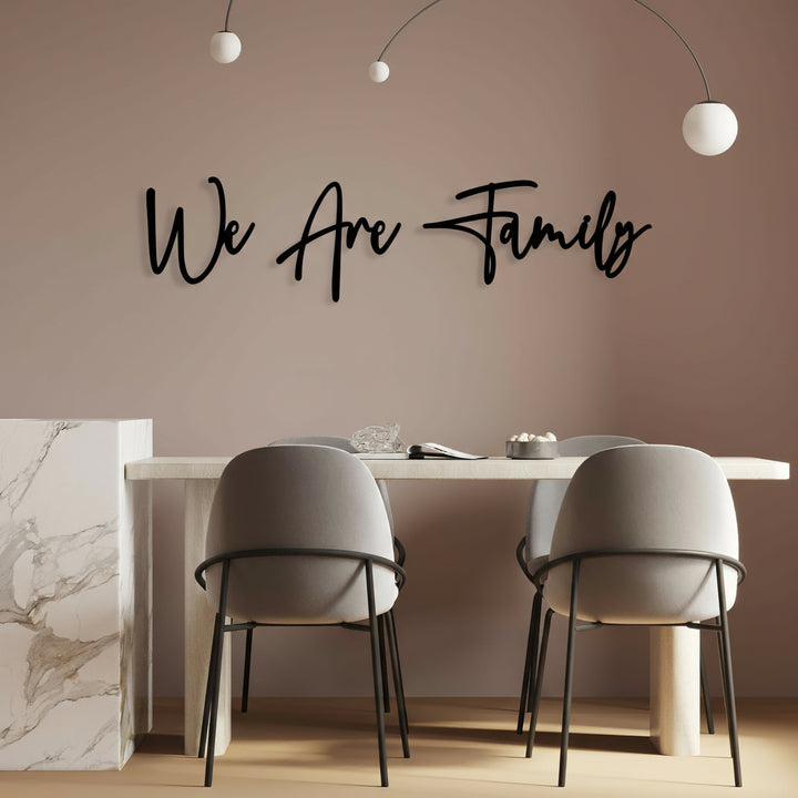 3D Schriftzug „We Are Family"