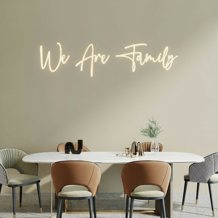 3D Schriftzug „We Are Family"