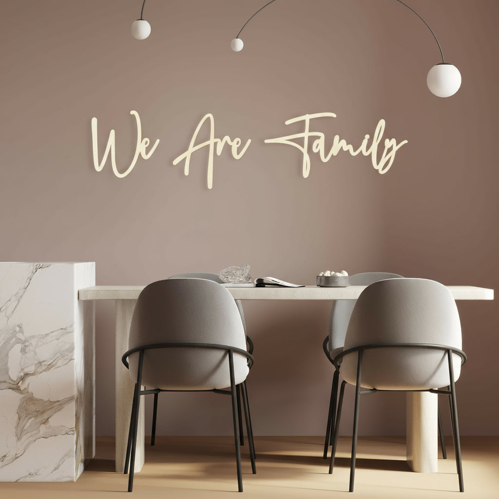 3D Schriftzug „We Are Family"