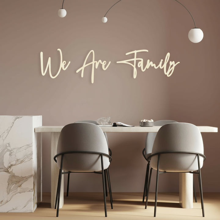 3D Schriftzug „We Are Family"